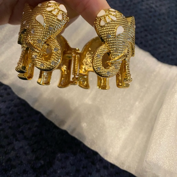 NIP Lilly Pulitzer elephant clutch. - Picture 5 of 6